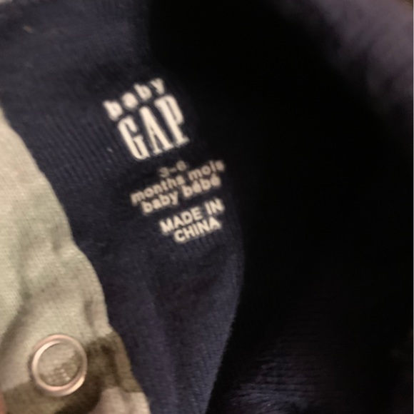 3-6 month GAP short romper - Picture 2 of 2